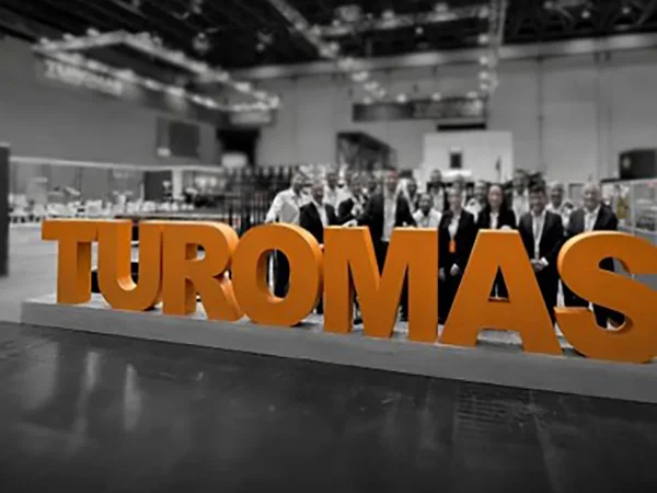 TUROMAS présentera à glasstec 2026 une génération de machines pour le stockage et la découpe