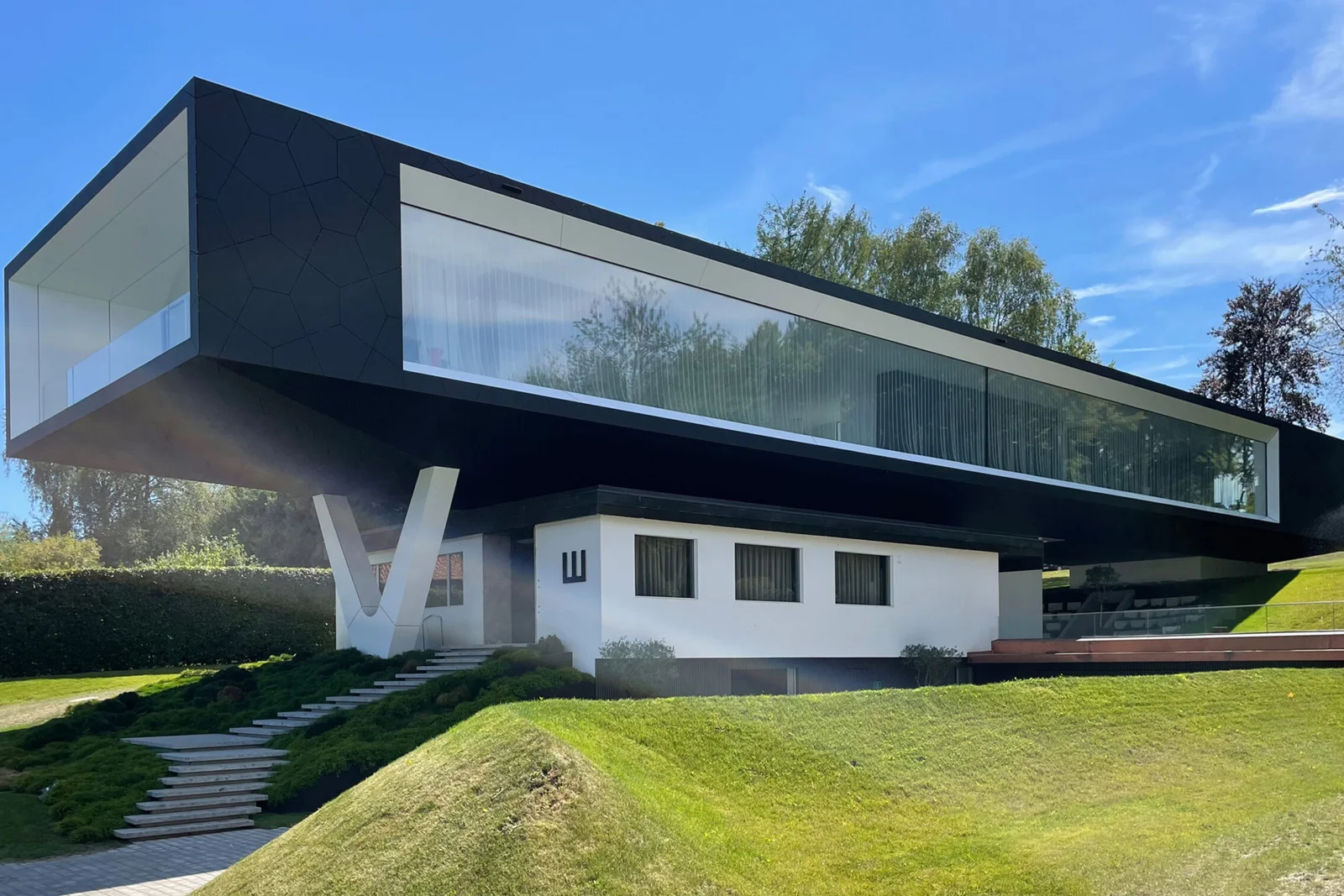 Wagner Design Lab : quatre vitrages isolants de près de 20 mètres pour une façade vitrine